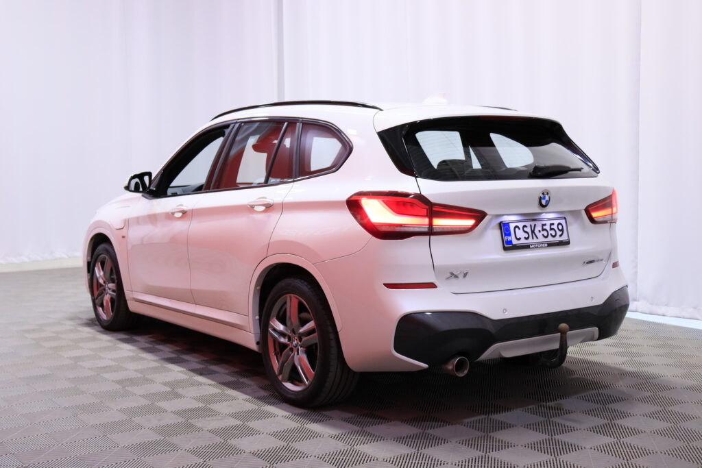 BMW - X1 - F48 xDrive25e A Business M Sport // Koukku / Sporttinahat / Tutkat / LED / Vakkari / BMW - X1 - F48 xDrive25e A Business M Sport // Koukku / Sporttinahat / Tutkat / LED / Vakkari / - Farmari