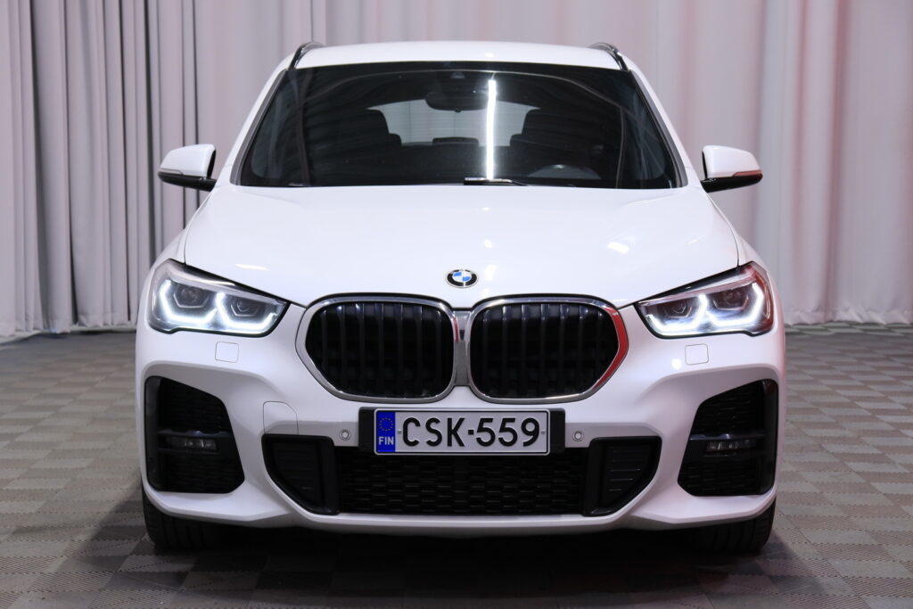 BMW - X1 - F48 xDrive25e A Business M Sport // Koukku / Sporttinahat / Tutkat / LED / Vakkari / BMW - X1 - F48 xDrive25e A Business M Sport // Koukku / Sporttinahat / Tutkat / LED / Vakkari / - Farmari