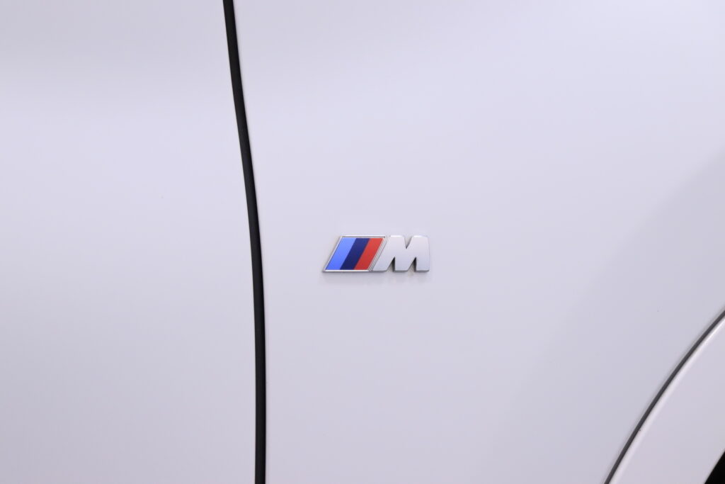 BMW - X1 - F48 xDrive25e A Business M Sport // Koukku / Sporttinahat / Tutkat / LED / Vakkari / BMW - X1 - F48 xDrive25e A Business M Sport // Koukku / Sporttinahat / Tutkat / LED / Vakkari / - Farmari