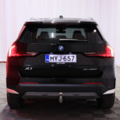 BMW - X1 - U11 25e xDrive Charged Edition / 1-Om. Merkkihuollettu Suomi-auto / ACC / Harman&Kardon / Muistipenkki hieronnalla / Koukku / - Maastoauto