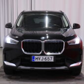 BMW - X1 - U11 25e xDrive Charged Edition / 1-Om. Merkkihuollettu Suomi-auto / ACC / Harman&Kardon / Muistipenkki hieronnalla / Koukku / - Maastoauto