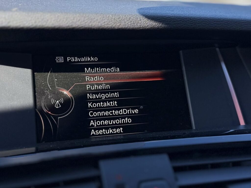 BMW - X4 - F26 LCI xDrive20d A Business M Sport BMW - X4 - F26 LCI xDrive20d A Business M Sport - Sedan