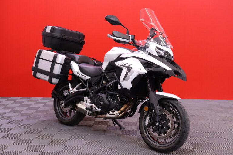 Benelli - TRK - 502 // Suomi-Pyörä / Huoltokirja / 3x laukut / Kahvalämppärit / ABS - Jarrut // - Moottoripyörä