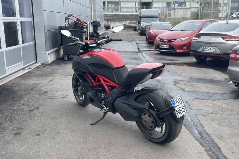 DUCATI - DIAVEL - 1200 Carbon // Juuri tullut! / Termignoni / Brembo / ABS / Huoltokirja // - Moottoripyörä