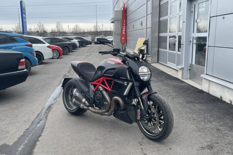 DUCATI - DIAVEL - 1200 Carbon // Juuri tullut! / Termignoni / Brembo / ABS / Huoltokirja // - Moottoripyörä