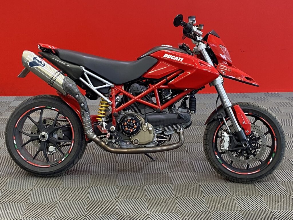 DUCATI - HYPERMOTARD - 1100 // Juuri saapunut! / Suomi-pyörä / Hiilikuitu / Termignoni / Huoltokirja // DUCATI - HYPERMOTARD - 1100 // Juuri saapunut! / Suomi-pyörä / Hiilikuitu / Termignoni / Huoltokirja // - Moottoripyörä