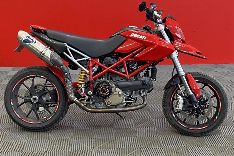 DUCATI - HYPERMOTARD - 1100 // Juuri saapunut! / Suomi-pyörä / Hiilikuitu / Termignoni / Huoltokirja // - Moottoripyörä
