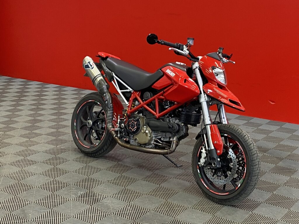 DUCATI - HYPERMOTARD - 1100 // Juuri saapunut! / Suomi-pyörä / Hiilikuitu / Termignoni / Huoltokirja // - Moottoripyörä