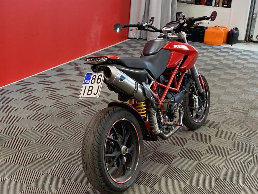 DUCATI - HYPERMOTARD - 1100 // Juuri saapunut! / Suomi-pyörä / Hiilikuitu / Termignoni / Huoltokirja // DUCATI - HYPERMOTARD - 1100 // Juuri saapunut! / Suomi-pyörä / Hiilikuitu / Termignoni / Huoltokirja // - Moottoripyörä