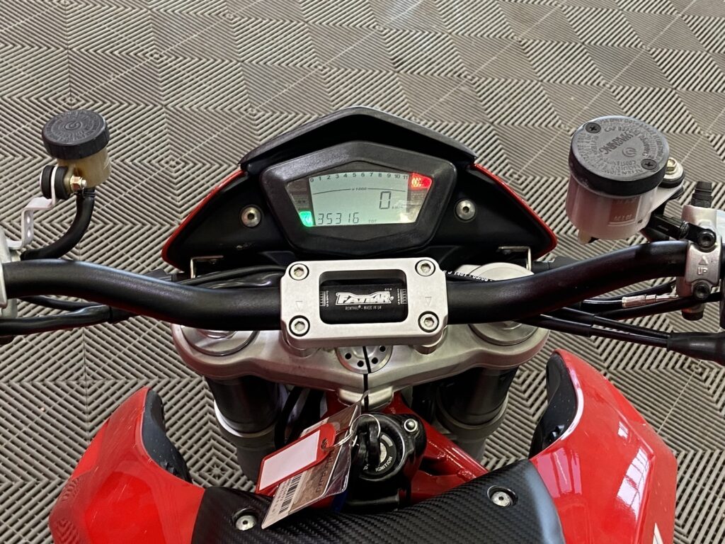 DUCATI - HYPERMOTARD - 1100 // Juuri saapunut! / Suomi-pyörä / Hiilikuitu / Termignoni / Huoltokirja // DUCATI - HYPERMOTARD - 1100 // Juuri saapunut! / Suomi-pyörä / Hiilikuitu / Termignoni / Huoltokirja // - Moottoripyörä