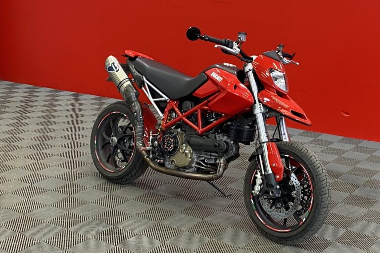 DUCATI - HYPERMOTARD - 1100 // Juuri saapunut! / Suomi-pyörä / Hiilikuitu / Termignoni / Huoltokirja // - Moottoripyörä
