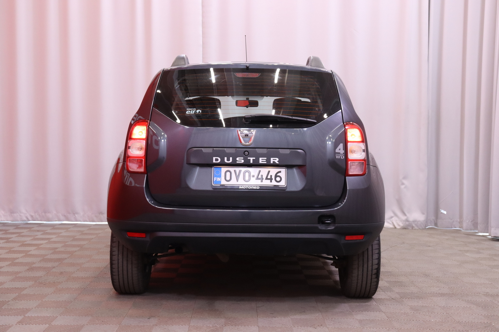 Dacia - Duster - TCe 125 S&S 4x4 Laureate // Vakkari / Lohko+sisäpistoke / Defa lämppäri / ilmastointi / 2x renkaat // - Maastoauto