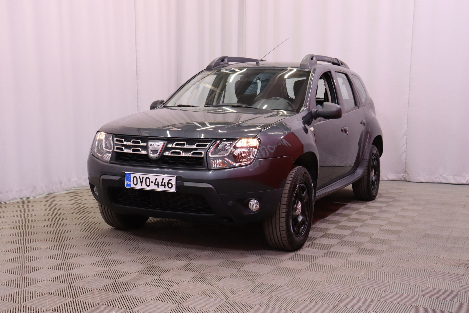 Dacia - Duster - TCe 125 S&S 4x4 Laureate // Vakkari / Lohko+sisäpistoke / Defa lämppäri / ilmastointi / 2x renkaat // - Maastoauto