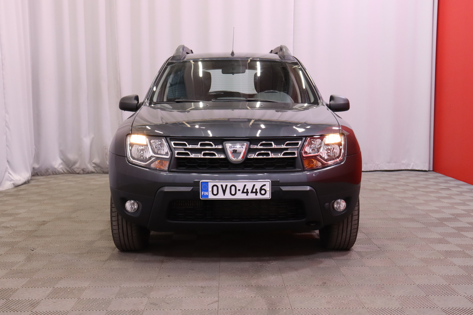 Dacia - Duster - TCe 125 S&S 4x4 Laureate // Vakkari / Lohko+sisäpistoke / Defa lämppäri / ilmastointi / 2x renkaat // - Maastoauto