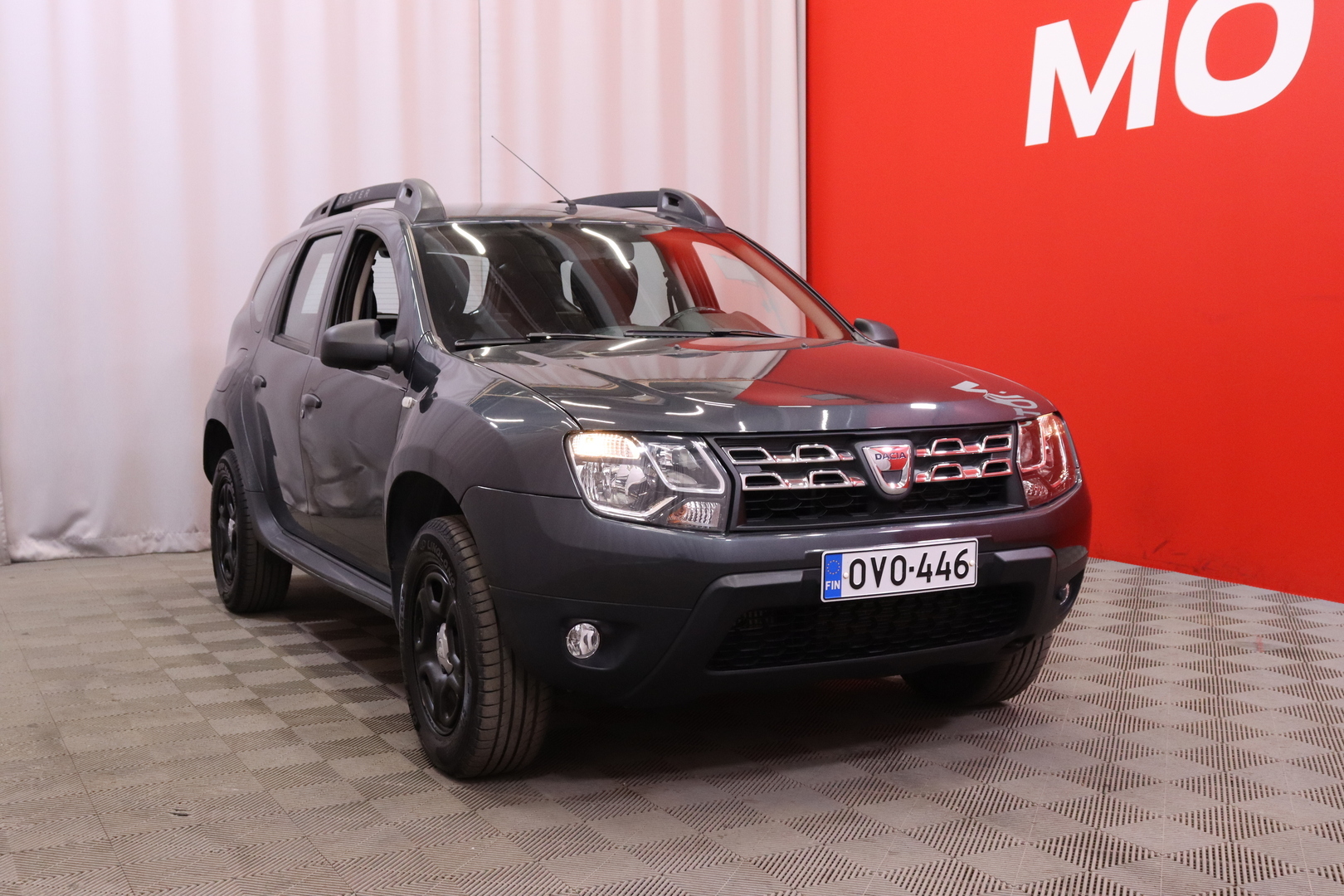 Dacia - Duster - TCe 125 S&S 4x4 Laureate // Vakkari / Lohko+sisäpistoke / Defa lämppäri / ilmastointi / 2x renkaat // - Maastoauto