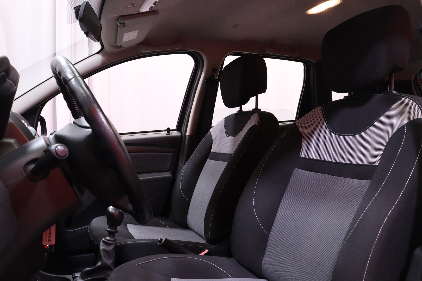 Dacia - Duster - TCe 125 S&S 4x4 Laureate // Vakkari / Lohko+sisäpistoke / Defa lämppäri / ilmastointi / 2x renkaat // - Maastoauto