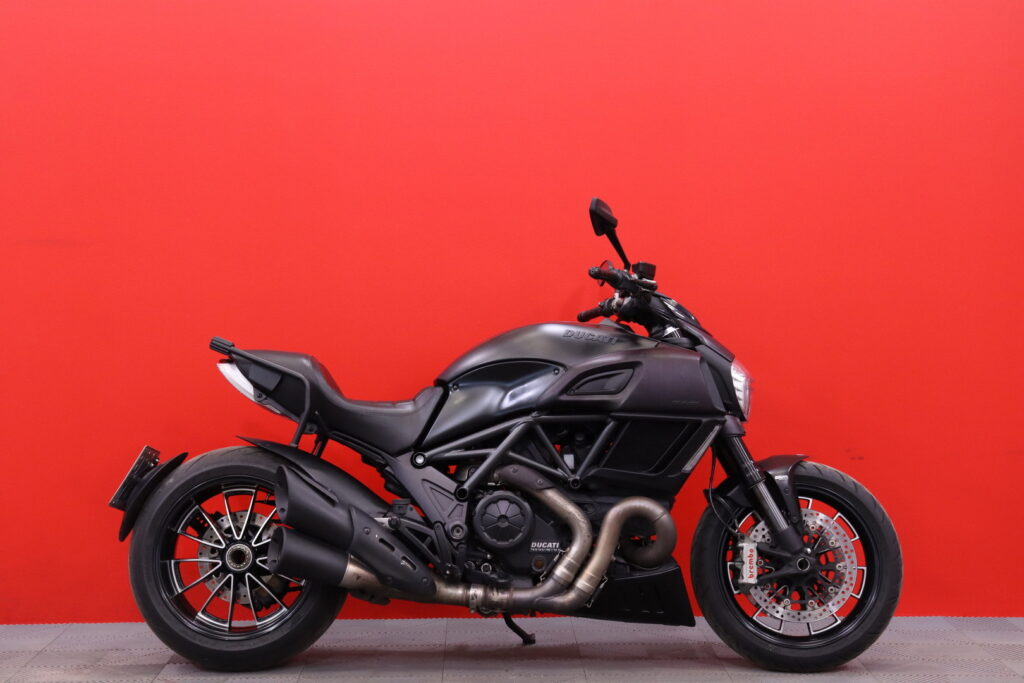 Ducati - Diavel - 1200 // Juuri Saapunut / Facelift / Huoltokirja / Desmot tehty /Ajomodet! // Ducati - Diavel - 1200 // Juuri Saapunut / Facelift / Huoltokirja / Desmot tehty /Ajomodet! // - Moottoripyörä