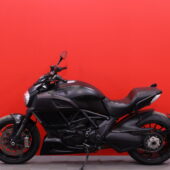 Ducati - Diavel - 1200 // Juuri Saapunut / Facelift / Huoltokirja / Desmot tehty /Ajomodet! // - Moottoripyörä