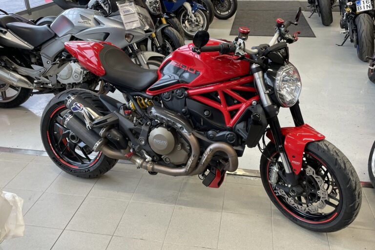 Ducati - MONSTER - 1200 // Juuri saapunut / Suomi pyörä / Termignoni / Laukut // - Moottoripyörä