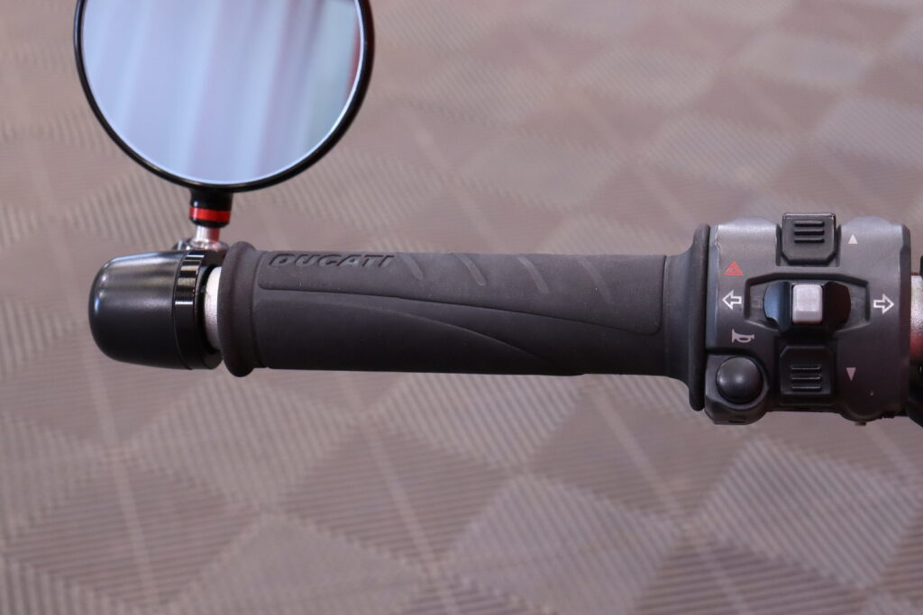 Ducati - MONSTER - 1200 // Juuri saapunut / Suomi pyörä / Termignoni / Laukut // Ducati - MONSTER - 1200 // Juuri saapunut / Suomi pyörä / Termignoni / Laukut // - Moottoripyörä