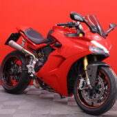 Ducati - Supersport - 950 S // Akrapovic kokoputkisto / Huoltkokirja / Shifter / Hiilikuitu-osaa  // - Moottoripyörä