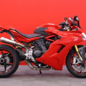 Ducati - Supersport - 950 S // Akrapovic kokoputkisto / Huoltkokirja / Shifter / Hiilikuitu-osaa  // - Moottoripyörä