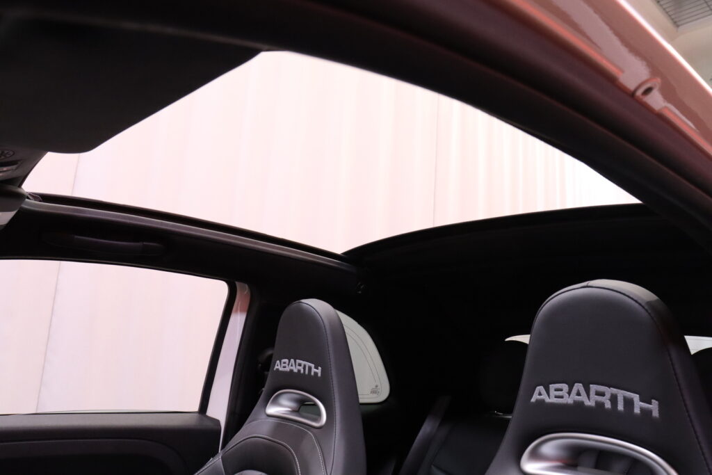 tuotekuva-Fiat-Abarth-500-EPX-399-2026-04-10-160604-17 tuotekuva-Fiat-Abarth-500-EPX-399-2026-04-10-160604-17