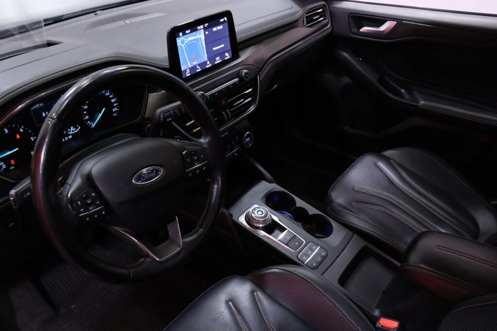 Ford - Focus - 2,0 TDCi EcoBlue 150hv A8 Vignale Wagon // Huippuvarusteltu / ACC / Bang Olufsen / Webasto / Koukku / Ford - Focus - 2,0 TDCi EcoBlue 150hv A8 Vignale Wagon // Huippuvarusteltu / ACC / Bang Olufsen / Webasto / Koukku / - Farmari