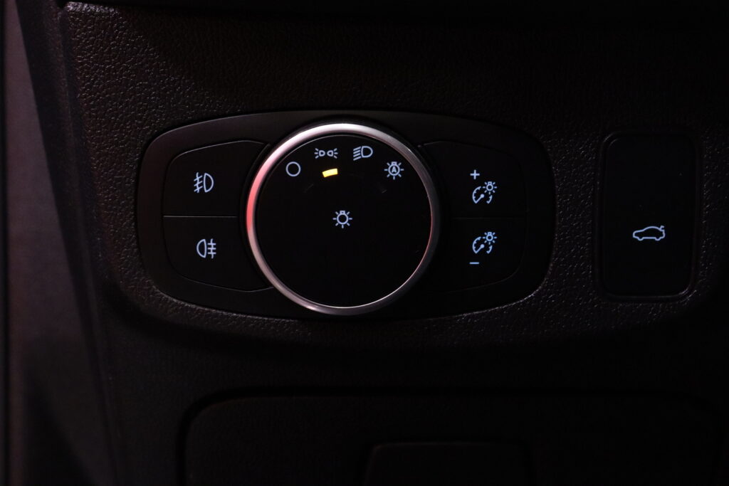 Ford - Focus - 2,0 TDCi EcoBlue 150hv A8 Vignale Wagon // Huippuvarusteltu / ACC / Bang Olufsen / Webasto / Koukku / Ford - Focus - 2,0 TDCi EcoBlue 150hv A8 Vignale Wagon // Huippuvarusteltu / ACC / Bang Olufsen / Webasto / Koukku / - Farmari