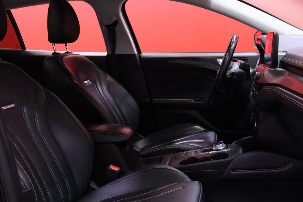 Ford - Focus - 2,0 TDCi EcoBlue 150hv A8 Vignale Wagon // Huippuvarusteltu / ACC / Bang Olufsen / Webasto / Koukku / Ford - Focus - 2,0 TDCi EcoBlue 150hv A8 Vignale Wagon // Huippuvarusteltu / ACC / Bang Olufsen / Webasto / Koukku / - Farmari