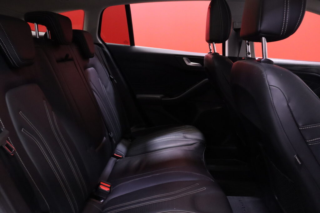 Ford - Focus - 2,0 TDCi EcoBlue 150hv A8 Vignale Wagon // Huippuvarusteltu / ACC / Bang Olufsen / Webasto / Koukku / Ford - Focus - 2,0 TDCi EcoBlue 150hv A8 Vignale Wagon // Huippuvarusteltu / ACC / Bang Olufsen / Webasto / Koukku / - Farmari