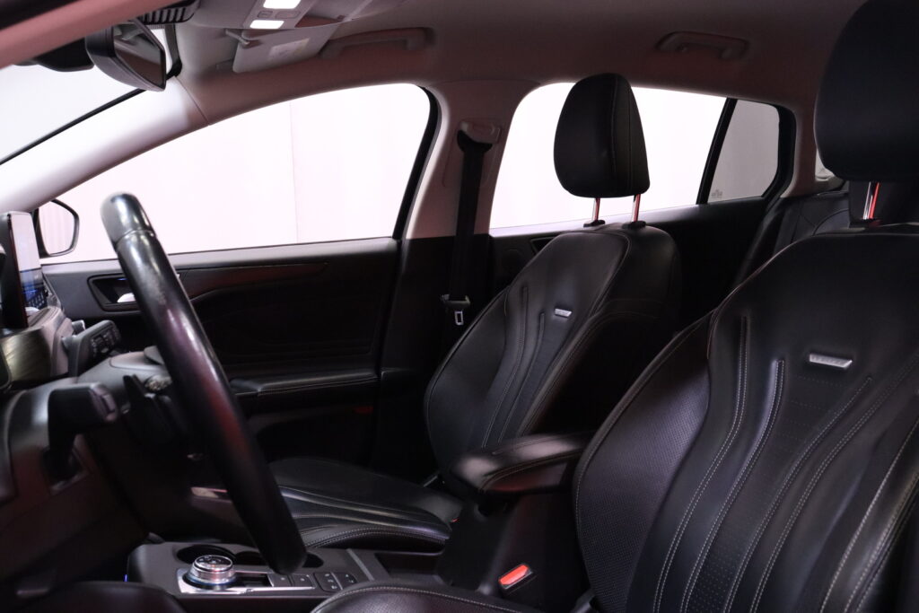 Ford - Focus - 2,0 TDCi EcoBlue 150hv A8 Vignale Wagon // Huippuvarusteltu / ACC / Bang Olufsen / Webasto / Koukku / Ford - Focus - 2,0 TDCi EcoBlue 150hv A8 Vignale Wagon // Huippuvarusteltu / ACC / Bang Olufsen / Webasto / Koukku / - Farmari