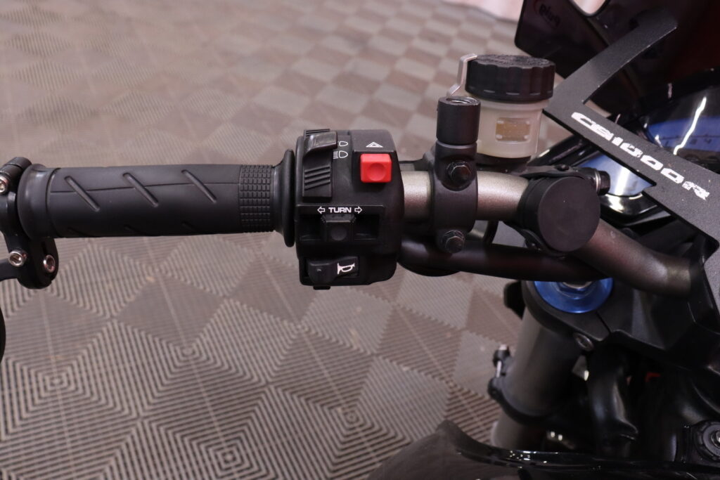 Honda - CB - 1000R // Suomi-pyörä / Huoltokirja / Tangonpääpeilit // Honda - CB - 1000R // Suomi-pyörä / Huoltokirja / Tangonpääpeilit // - Moottoripyörä