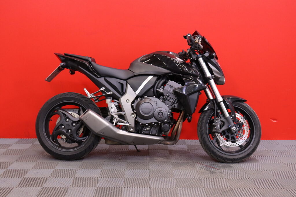 Honda - CB - 1000R // Suomi-pyörä / Huoltokirja / Tangonpääpeilit // Honda - CB - 1000R // Suomi-pyörä / Huoltokirja / Tangonpääpeilit // - Moottoripyörä