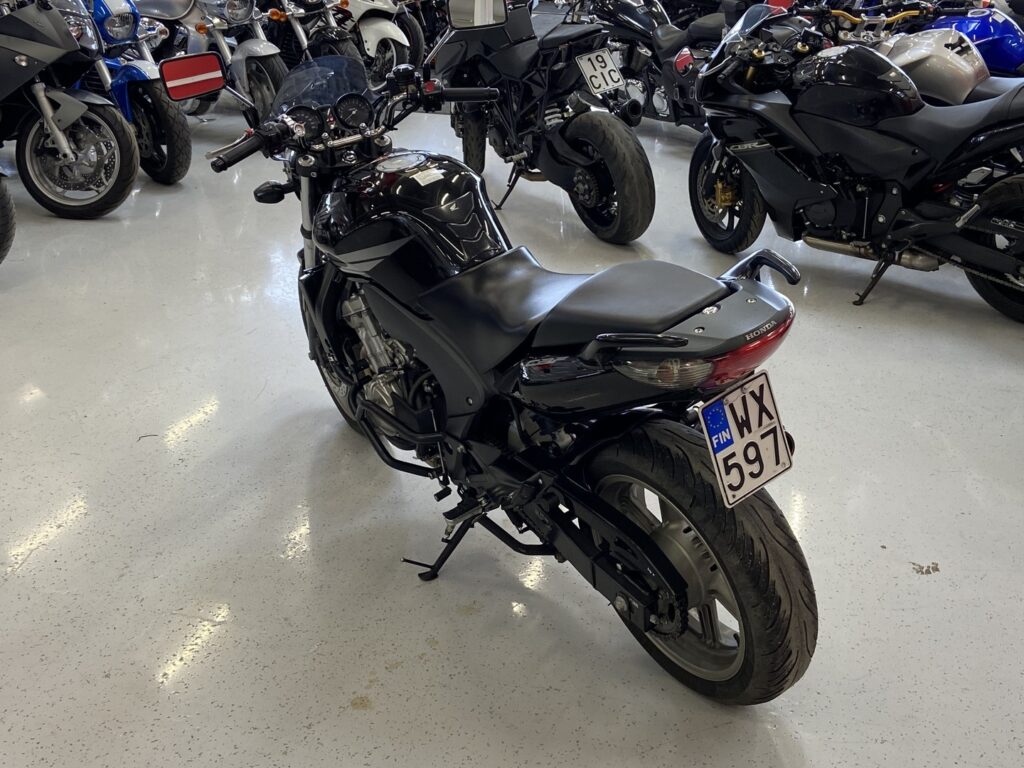 Honda - CBF - 600 // Suomi-pyörä / IXIL / Huoltokirja / Säädettävät kahvat // Honda - CBF - 600 // Suomi-pyörä / IXIL / Huoltokirja / Säädettävät kahvat // - Moottoripyörä