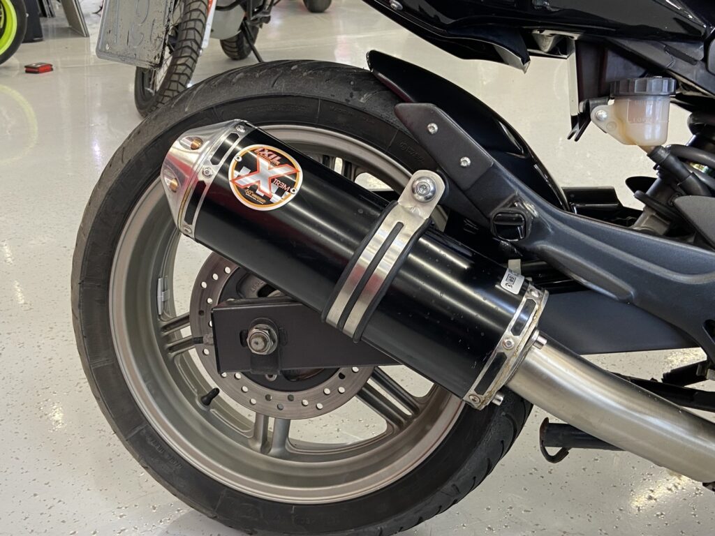 Honda - CBF - 600 // Suomi-pyörä / IXIL / Huoltokirja / Säädettävät kahvat // Honda - CBF - 600 // Suomi-pyörä / IXIL / Huoltokirja / Säädettävät kahvat // - Moottoripyörä