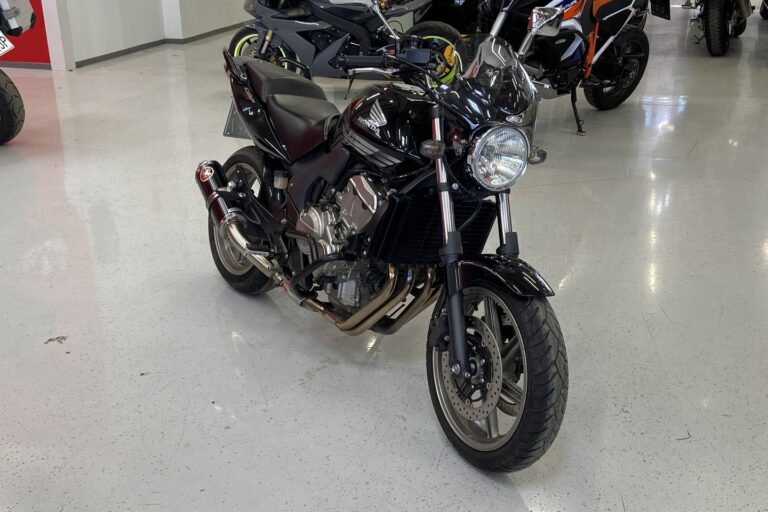 Honda - CBF - 600 // Suomi-pyörä / IXIL / Huoltokirja / Säädettävät kahvat // - Moottoripyörä