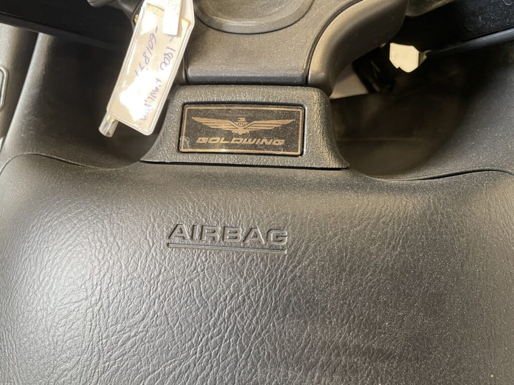 Honda - GL - 1800 GoldWing / Juuri saapunut! // Supervarusteet! / Airbag / Navi / Vakkari / Pakki / Radio // Honda - GL - 1800 GoldWing / Juuri saapunut! // Supervarusteet! / Airbag / Navi / Vakkari / Pakki / Radio // - Moottoripyörä