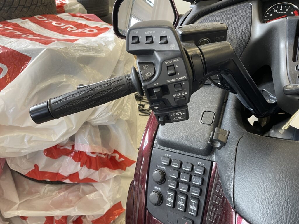 Honda - GL - 1800 GoldWing / Juuri saapunut! // Supervarusteet! / Airbag / Navi / Vakkari / Pakki / Radio // Honda - GL - 1800 GoldWing / Juuri saapunut! // Supervarusteet! / Airbag / Navi / Vakkari / Pakki / Radio // - Moottoripyörä