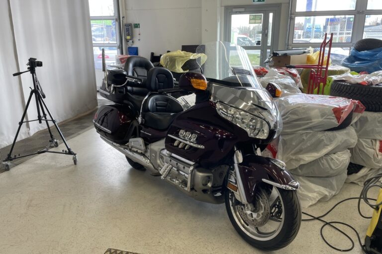 Honda - GL - 1800 GoldWing / Juuri saapunut! // Supervarusteet! / Airbag / Navi / Vakkari / Pakki / Radio // - Moottoripyörä