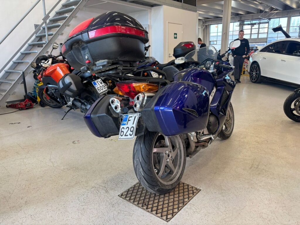 Honda - VFR - 800 VTEC ABS // Suomi-pyörä // Juuri Saapunut / 3x laukut // Honda - VFR - 800 VTEC ABS // Suomi-pyörä // Juuri Saapunut / 3x laukut // - Moottoripyörä