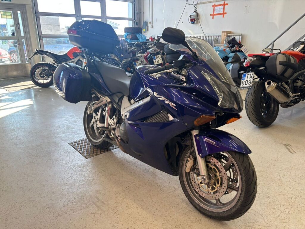 Honda - VFR - 800 VTEC ABS // Suomi-pyörä // Juuri Saapunut / 3x laukut // - Moottoripyörä