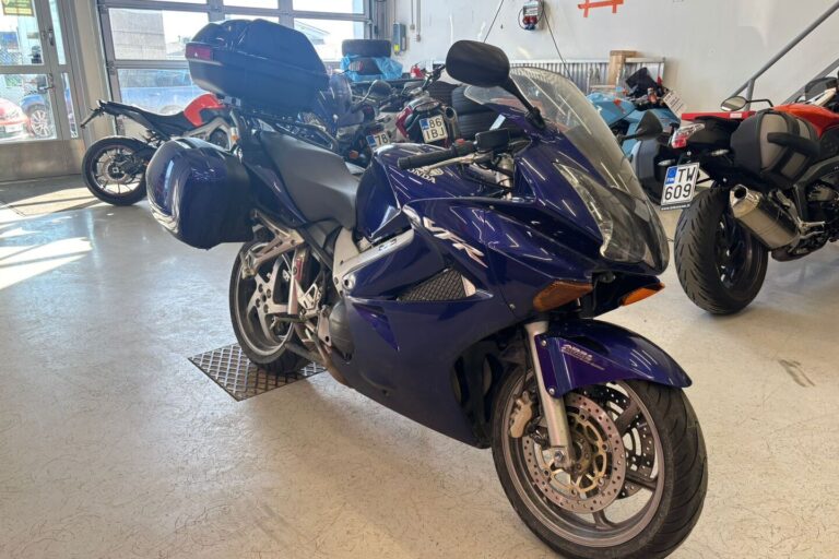 Honda - VFR - 800 VTEC ABS // Suomi-pyörä // Juuri Saapunut / 3x laukut // - Moottoripyörä