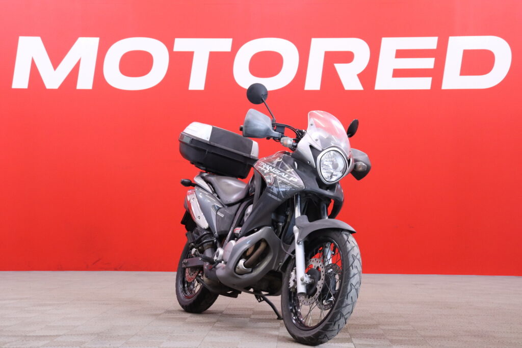 Honda - XL - 700 v Transalp // Juuri saapunut! / Suomi-pyörä / Huoltokirja / Takalaukku / Keskijalka // - Moottoripyörä