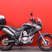 Honda - XL - 700 v Transalp // Juuri saapunut! / Suomi-pyörä / Huoltokirja / Takalaukku / Keskijalka // - Moottoripyörä