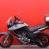 Honda - XL - 700 v Transalp // Juuri saapunut! / Suomi-pyörä / Huoltokirja / Takalaukku / Keskijalka // - Moottoripyörä