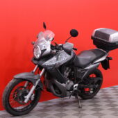 Honda - XL - 700 v Transalp // Juuri saapunut! / Suomi-pyörä / Huoltokirja / Takalaukku / Keskijalka // - Moottoripyörä