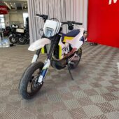 Husqvarna - 701 - Supermoto // Suomi-pyörä / Huoltokirja / Leovince / Säädettävä alusta / ABS // - Moottoripyörä
