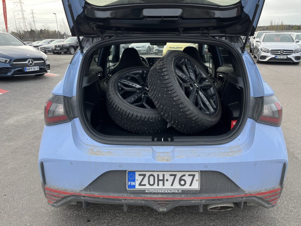 Hyundai - i20 - 1.6 T-GDI 204 hv 6MT // 1. om Suomi-auto / Peruutuskamera / Digimittaristo / Ratin lämmitin / 2x renkaat ja vanteet // Hyundai - i20 - 1.6 T-GDI 204 hv 6MT // 1. om Suomi-auto / Peruutuskamera / Digimittaristo / Ratin lämmitin / 2x renkaat ja vanteet // - Viistoperä