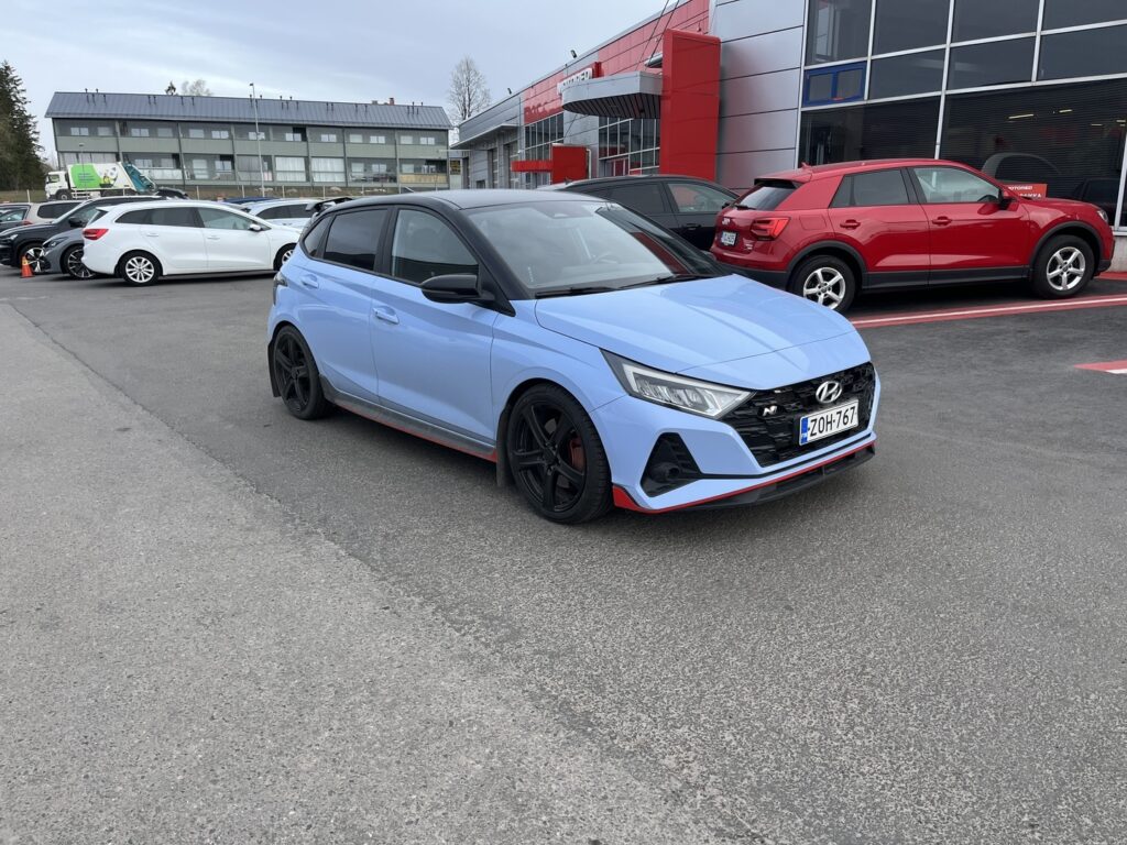 Hyundai - i20 - 1.6 T-GDI 204 hv 6MT // 1. om Suomi-auto / Peruutuskamera / Digimittaristo / Ratin lämmitin / 2x renkaat ja vanteet // - Viistoperä